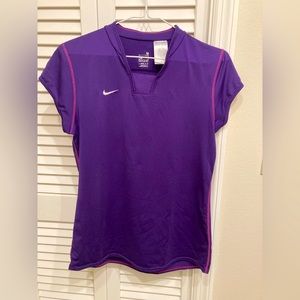 Nike Women’s DRI-FIT shirt sleeve Size Medium top
